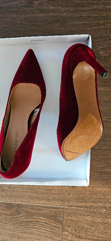 Negotiable - Brand new Size 7 - Velvet Maroon dress shoes - photo 5