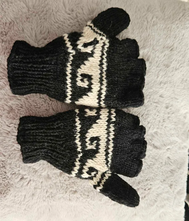 KP Design Norway Wool Gloves thumbnail