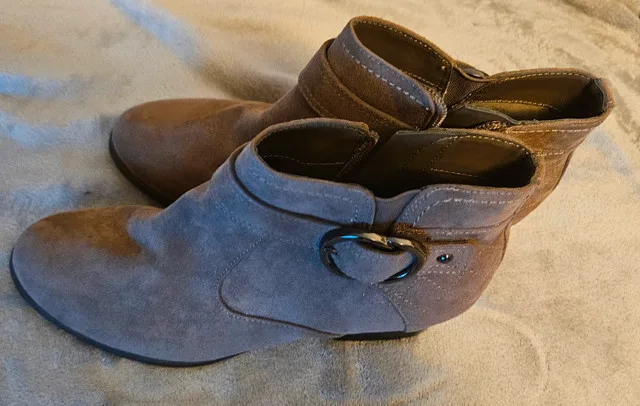 NEGOTIABLE - Brand new UNISA Gray Suede Ankle Booties - Size 7.5 image indicator(3)