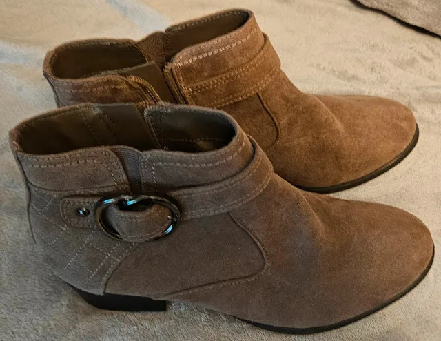 NEGOTIABLE - Brand new UNISA Gray Suede Ankle Booties - Size 7.5 image indicator(6)