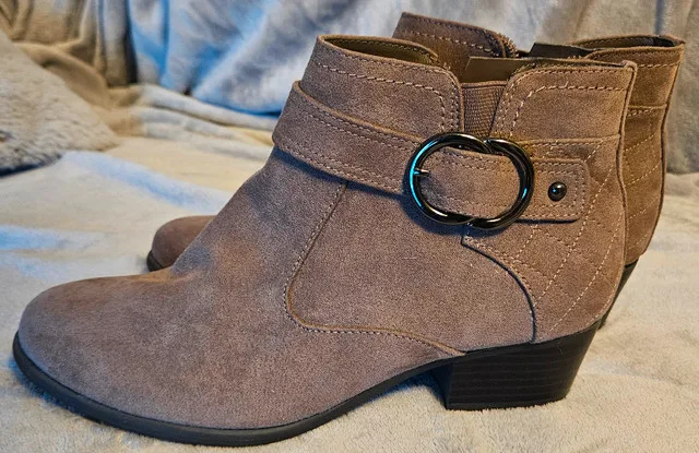 NEGOTIABLE - Brand new UNISA Gray Suede Ankle Booties - Size 7.5 image indicator(8)