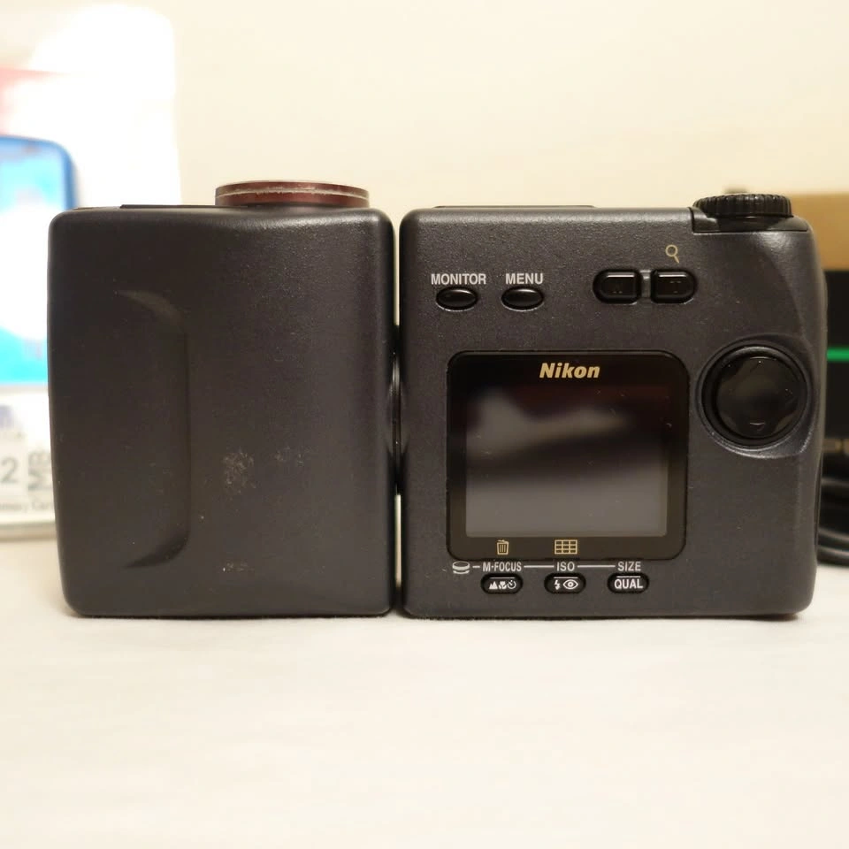 Nikon Coolpix E990 Vintage Digital Camera Bundle - photo 4