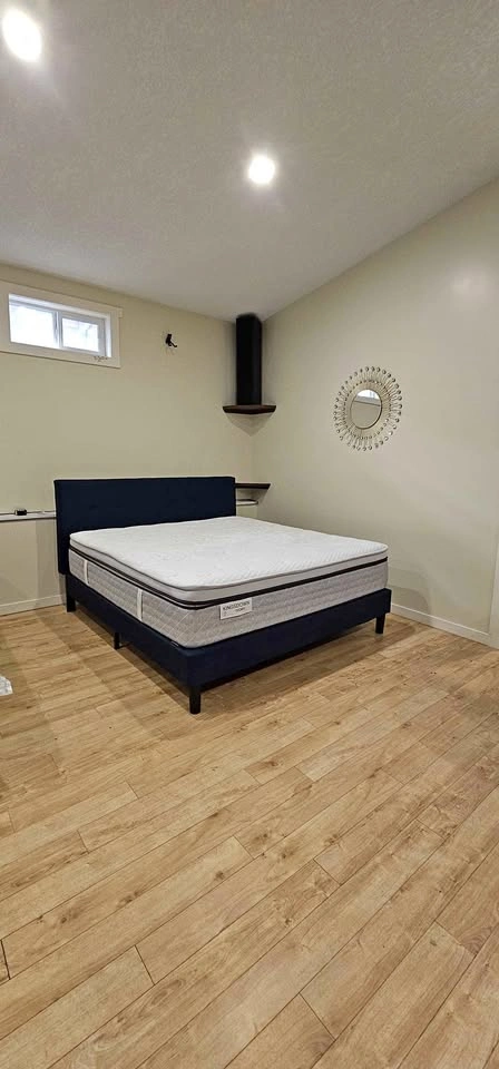 Complete Kingsdown King Bed Set