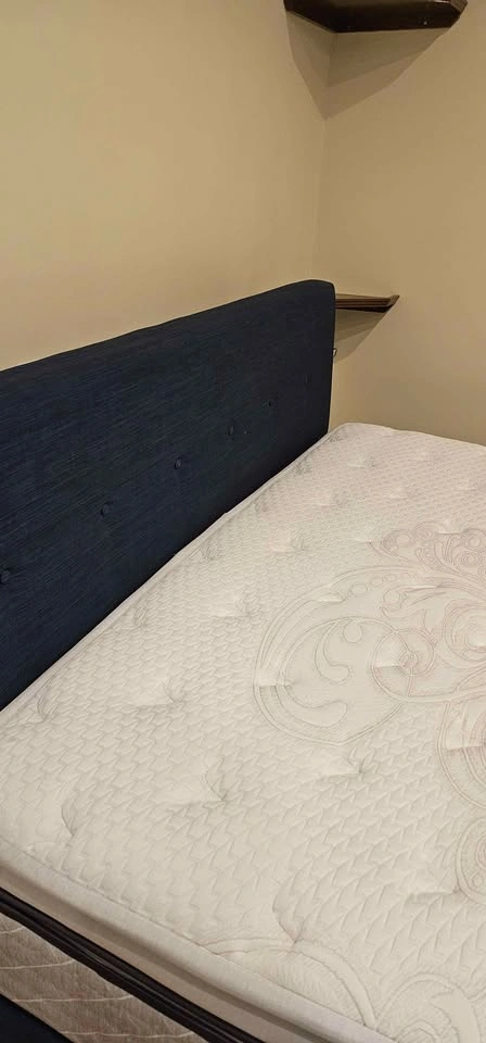 Complete Kingsdown King Bed Set - photo 3