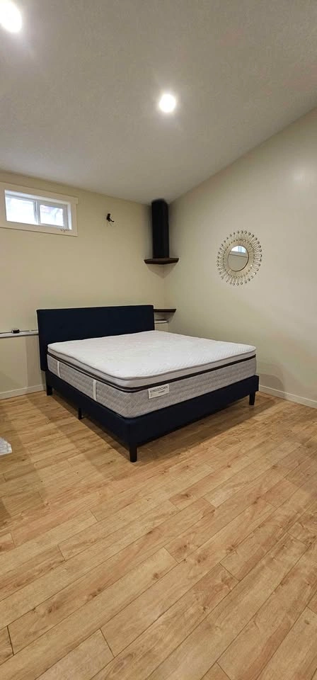 Complete Kingsdown King Bed Set - photo 5