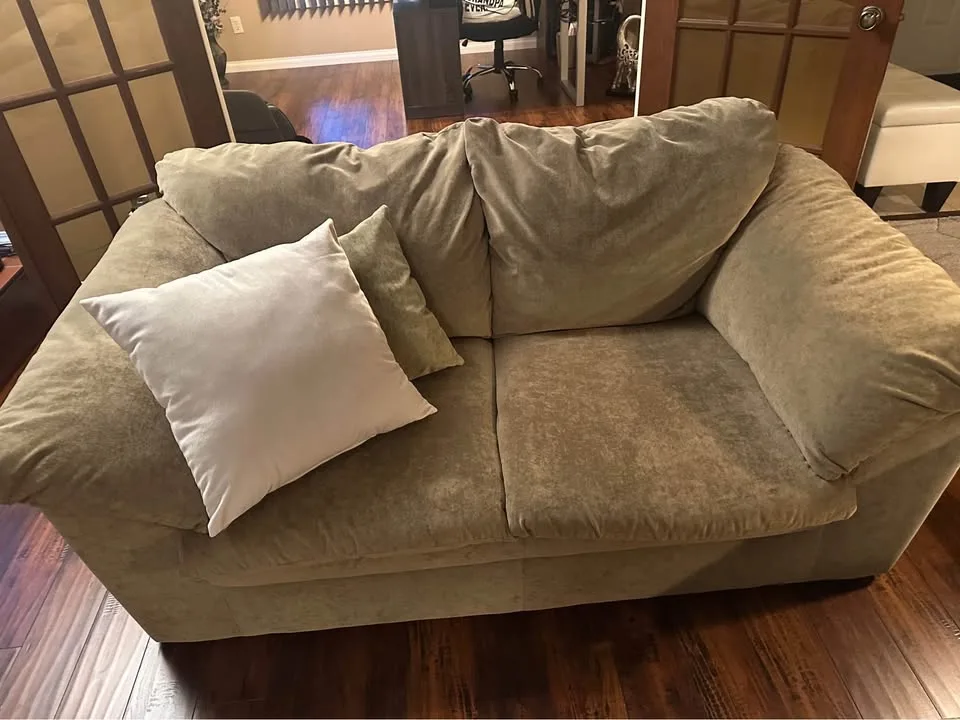 Plush living room couch set image indicator(5)