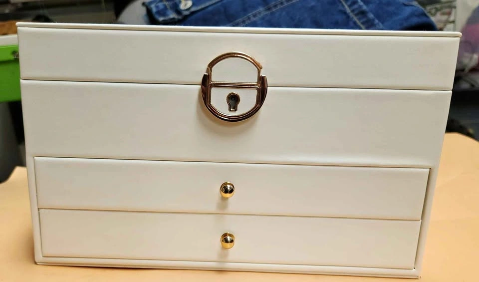 white jewelry box