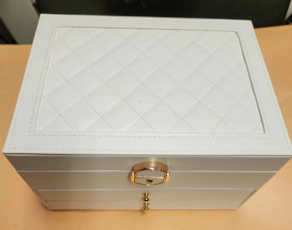 white jewelry box - photo 2