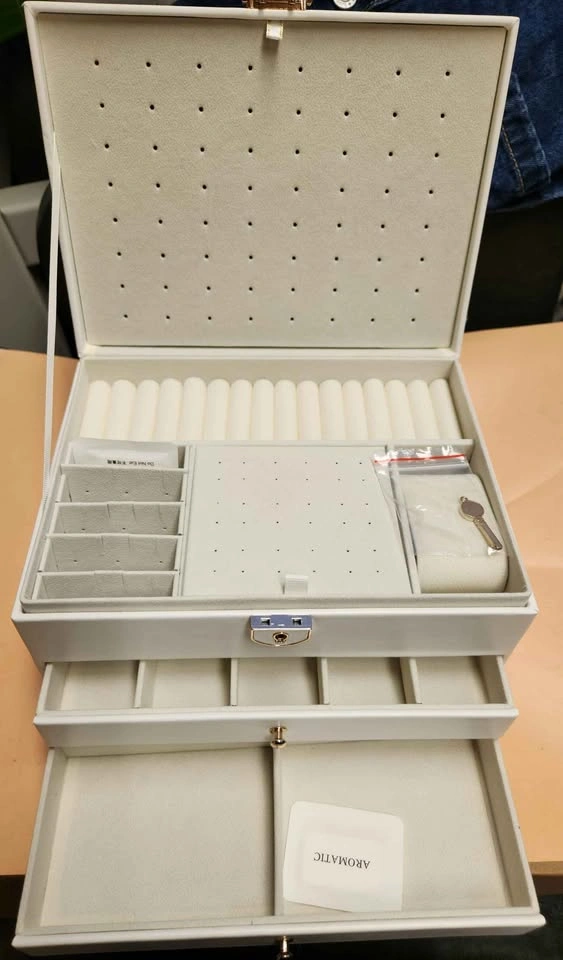 white jewelry box - photo 3