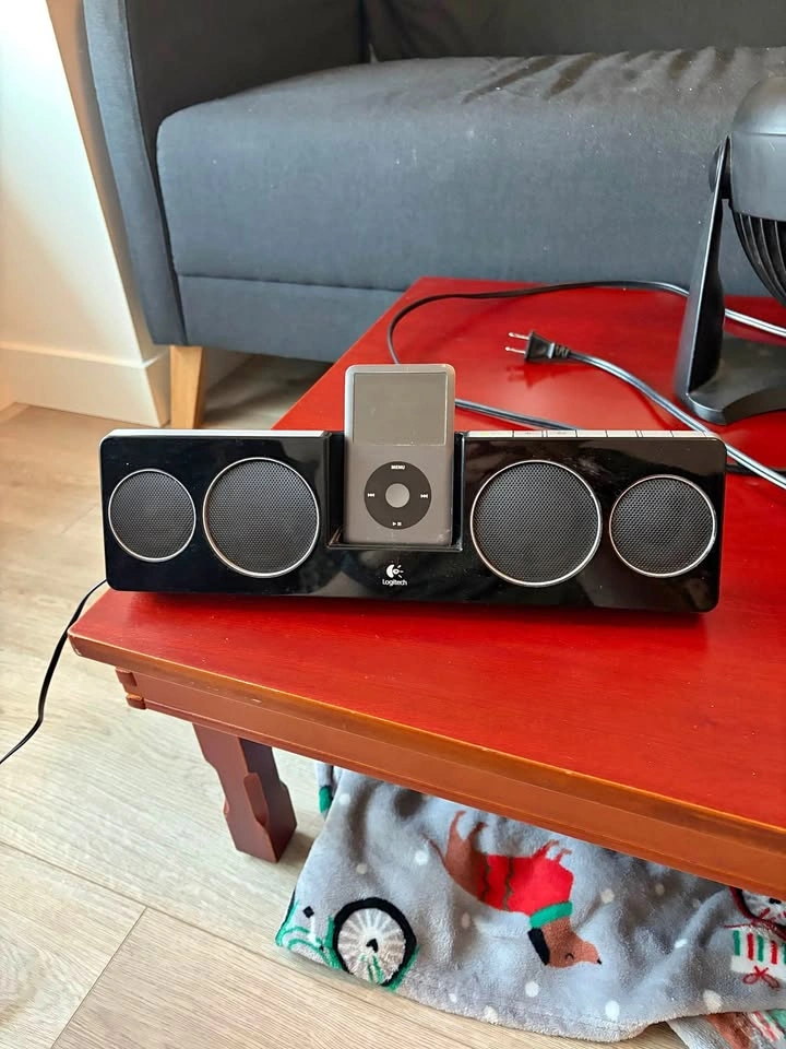 Logitech Pure-Fi Anywhere 2 iPod/iPhone Speaker Dock