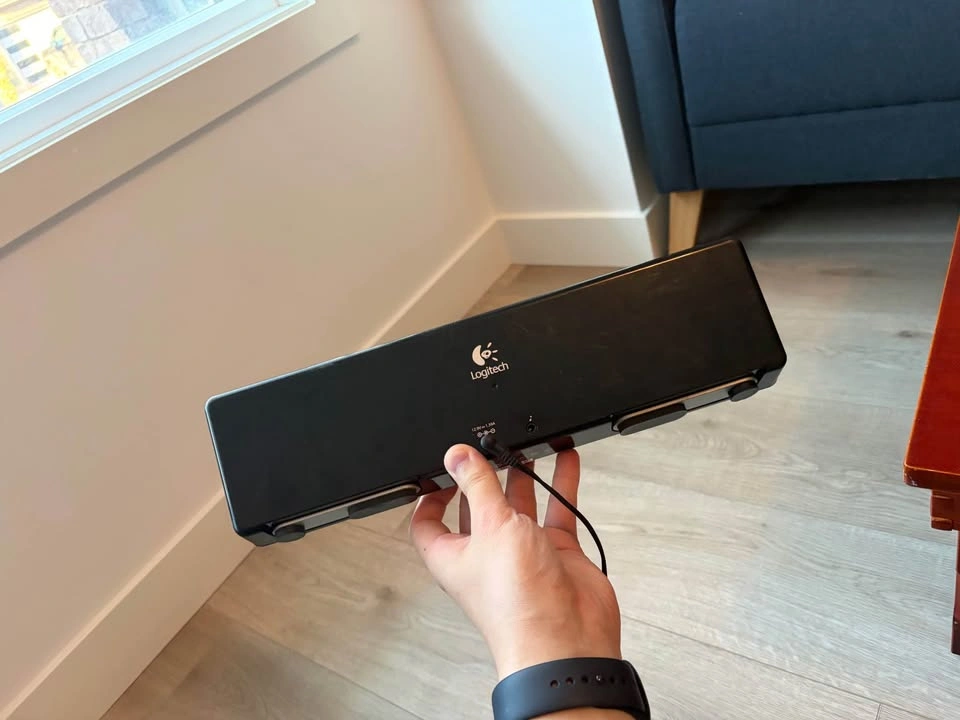 Logitech Pure-Fi Anywhere 2 iPod/iPhone Speaker Dock - photo 2