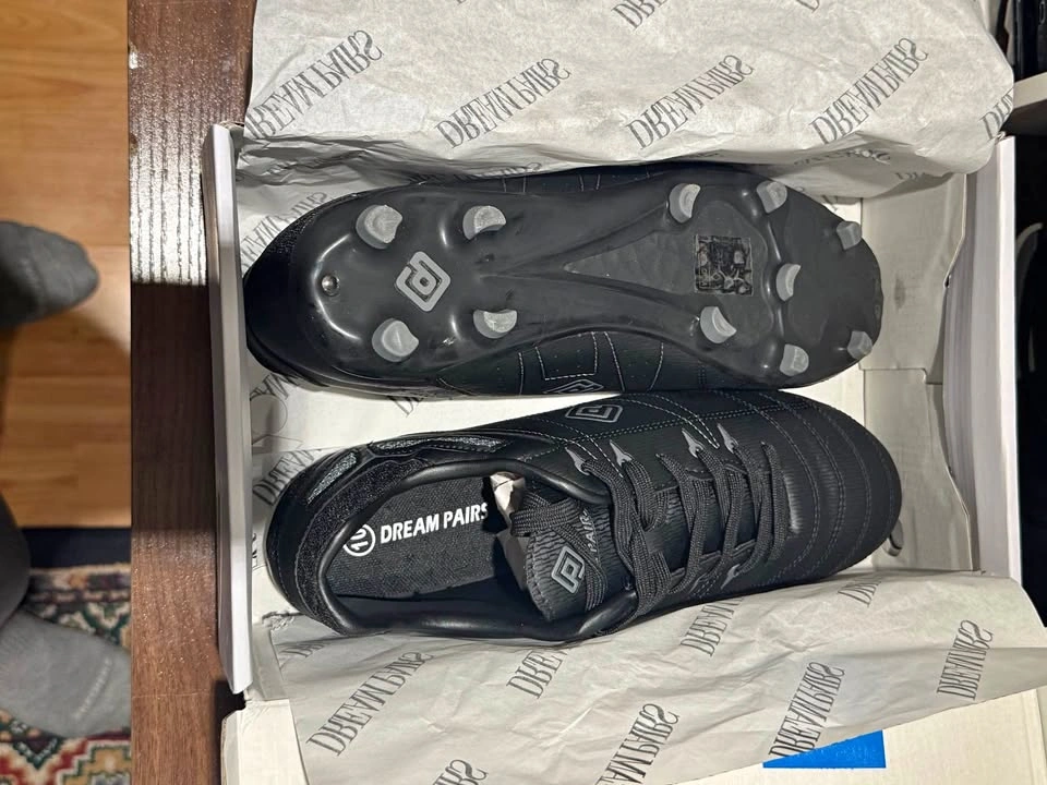Dream Pairs Soccer Cleats