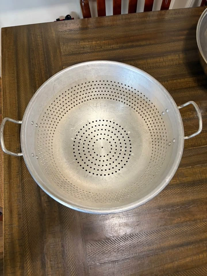 Large 16-Inch Aluminum Colander - photo 2