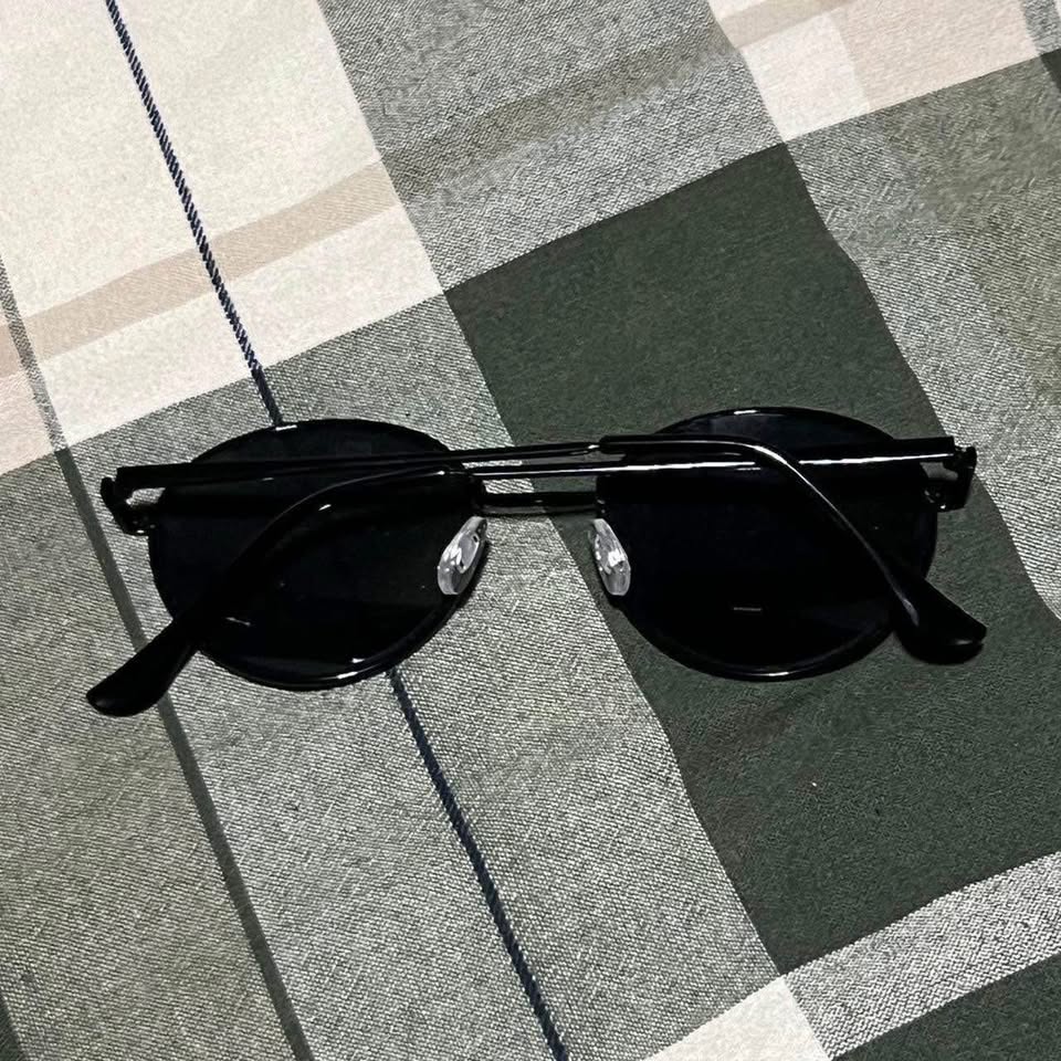 Black Sunglasses - photo 3