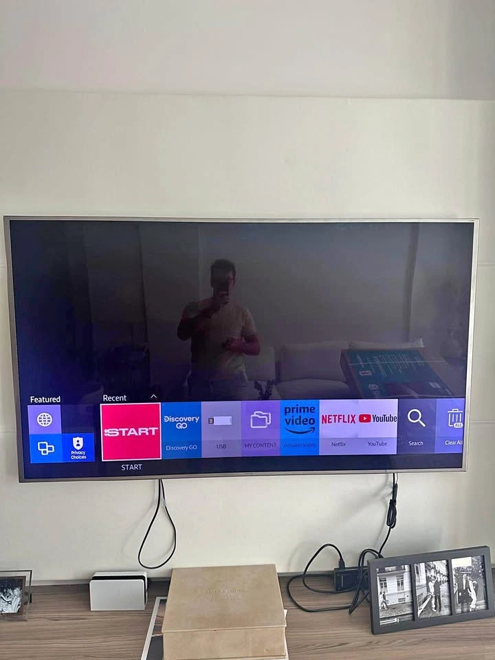 65 inch Samsung Smart TV - UN65JS8500