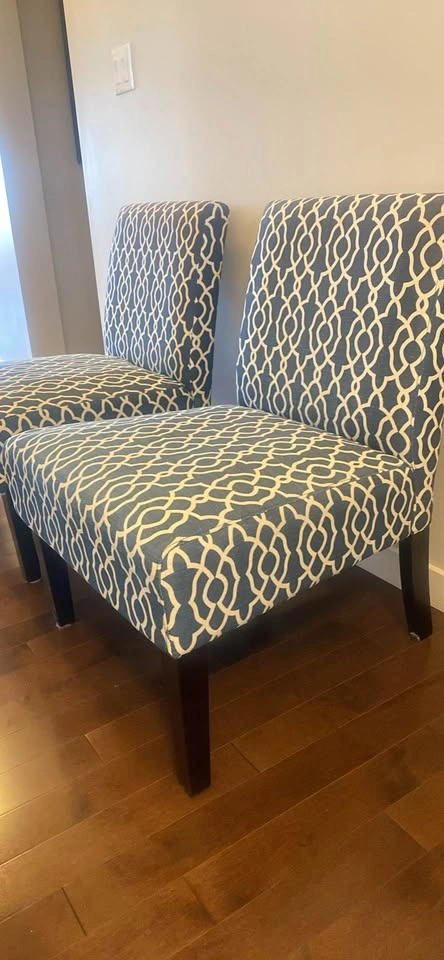 Accent chairs, blue and white in colour in excellent condition - photo 3