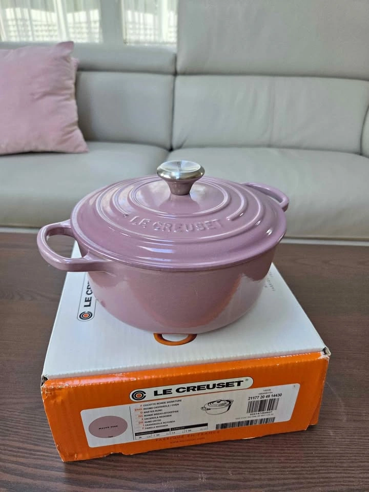 Le Creuset 20cm Round Casserole Dutch Oven - Rare Mauve Pink