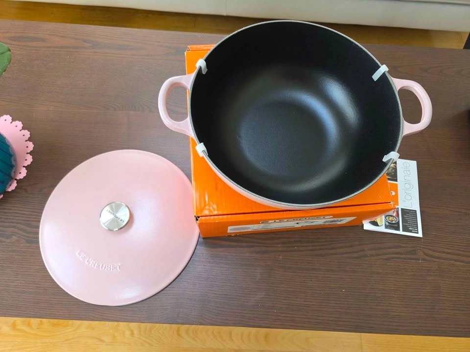 Le Creuset 26cm Sugar Pink Dutch Oven 4.25 QT – Rare Colour, New - photo 3