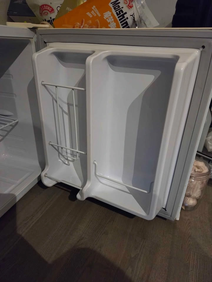 Sunbeam Mini Fridge - photo 3