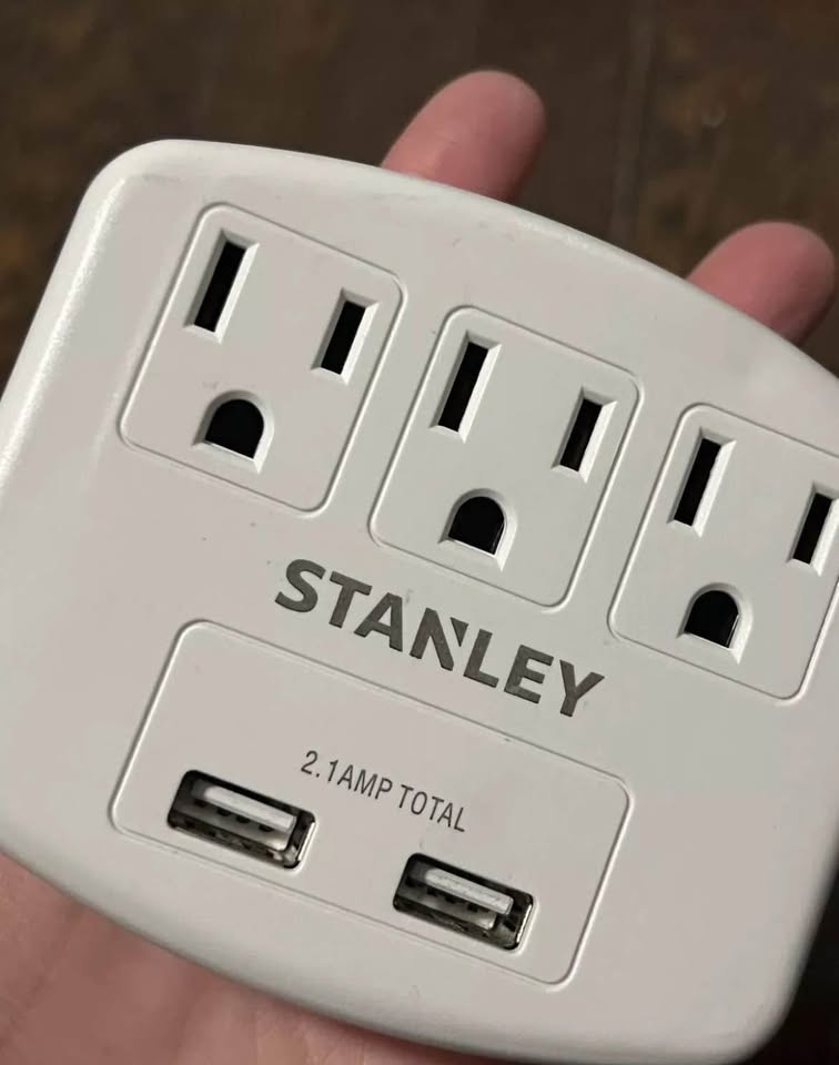 Stanley PlugMax 3-AC-Outlet 2-USB-Plug Wall Tap - photo 4