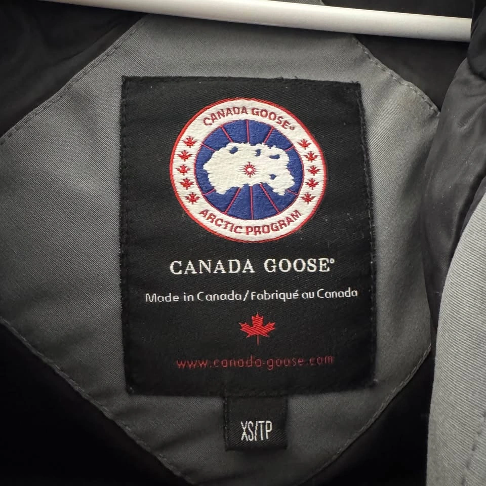 Canada Goose Women’s Montebello Parka - XS - Dark Grey (No fur) - photo 2