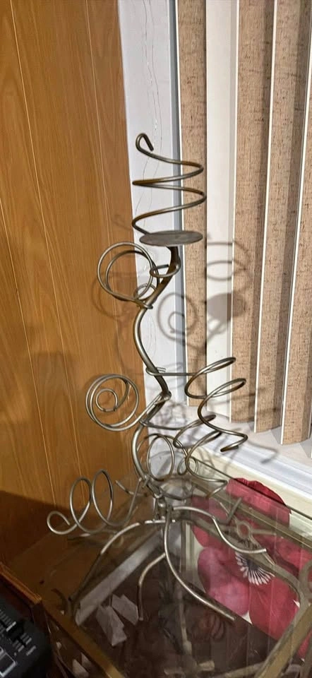 Spiral Metal Wine Rack