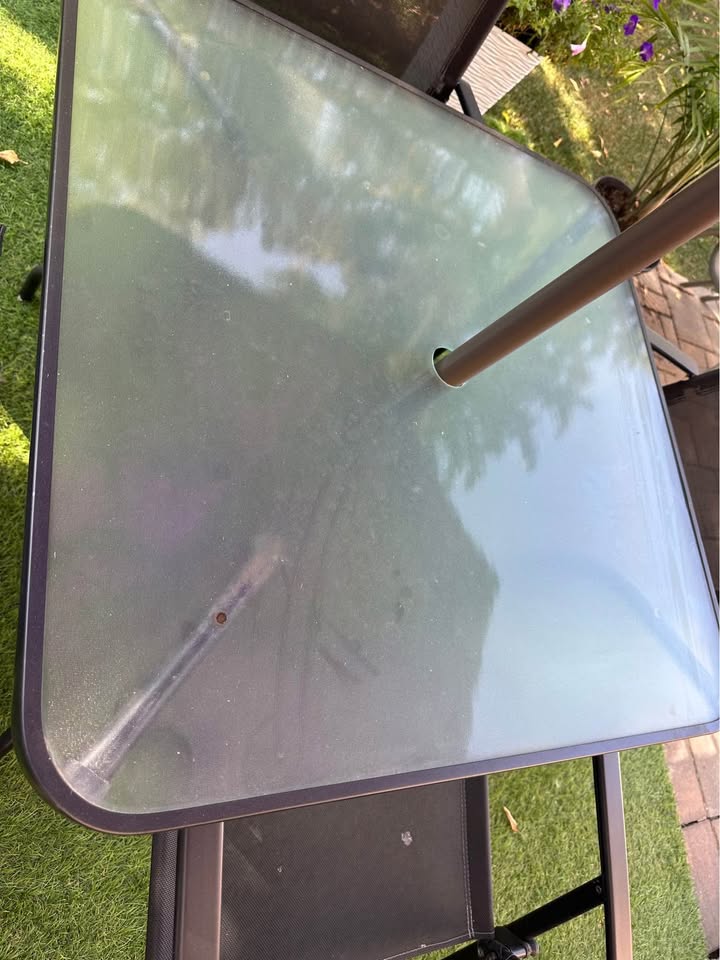 Table, 4 Chairs & Umbrella - photo 2