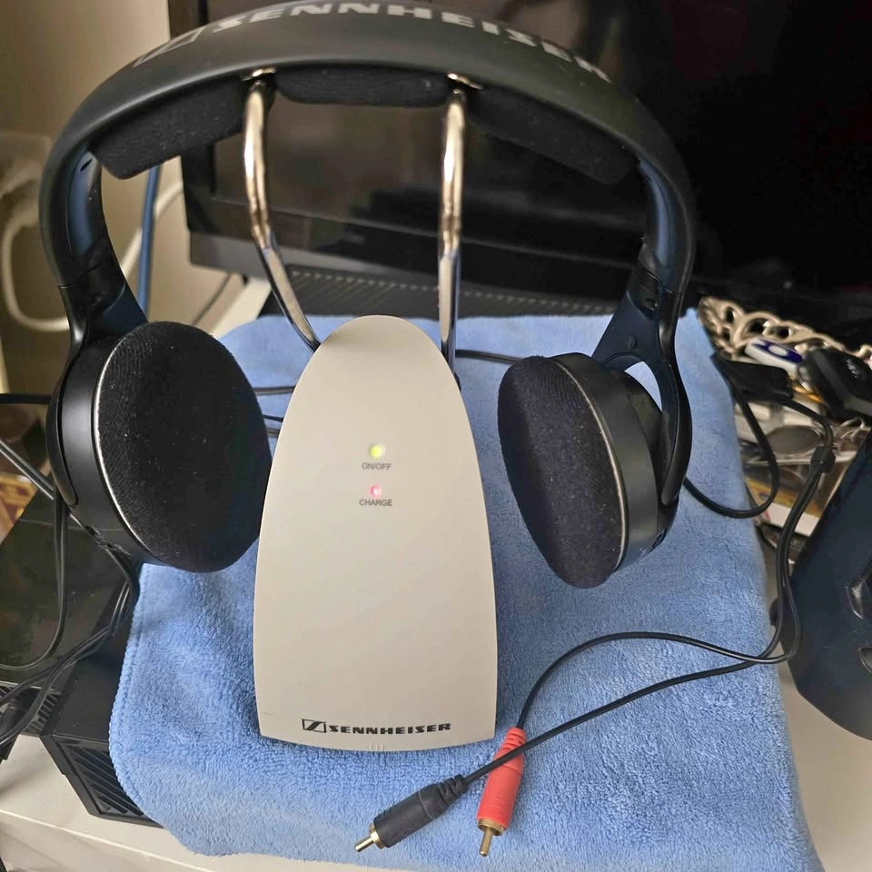 Sennheiser HDR 126 Wireless Headphones + Charging Base