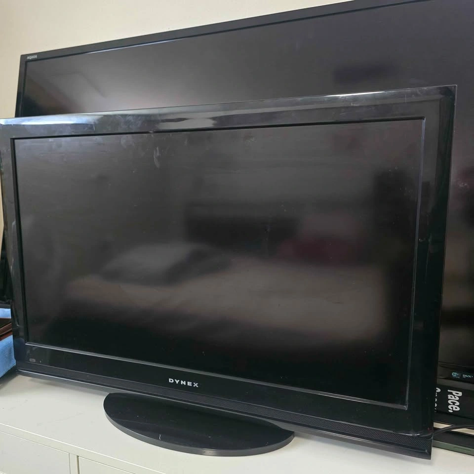 Dynex 32" LCD TV – DX-32L200A1 - photo 3
