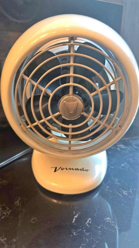 Vornado VFAN™ Mini Classic Personal Air Circulator – Vintage Whi