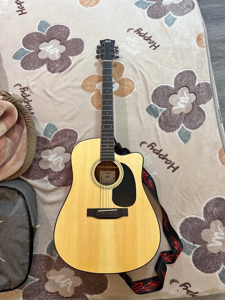 Aklot guitar with accessories