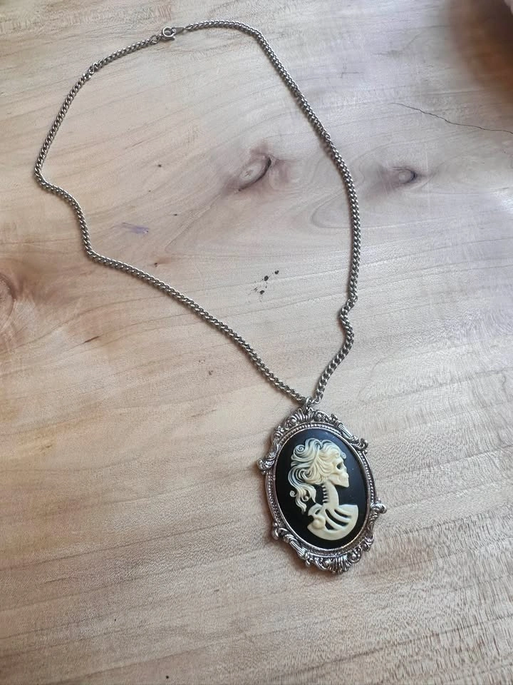 Gothic Skeleton Lady Cameo Necklace Perfect for Halloween! - photo 5