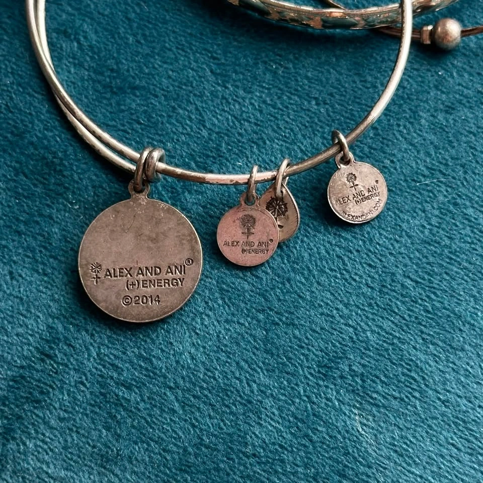 Set of Vintage Mixed Metal Bangle Bracelet Stack - photo 4