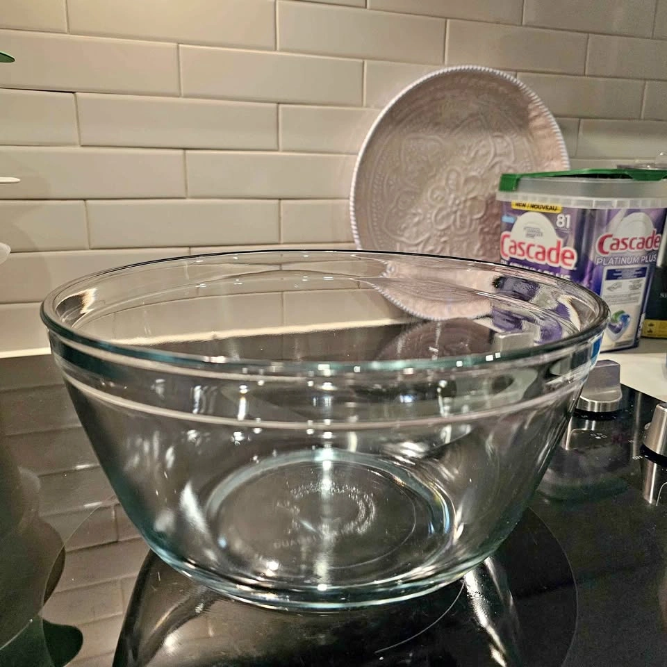 Pyrex 2 Quart Glass Mixing Bowl