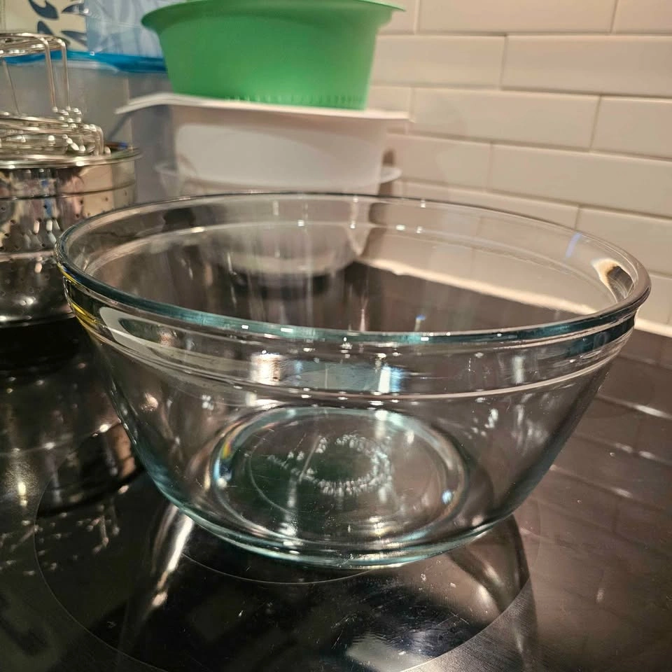 Pyrex 2 Quart Glass Mixing Bowl - photo 2