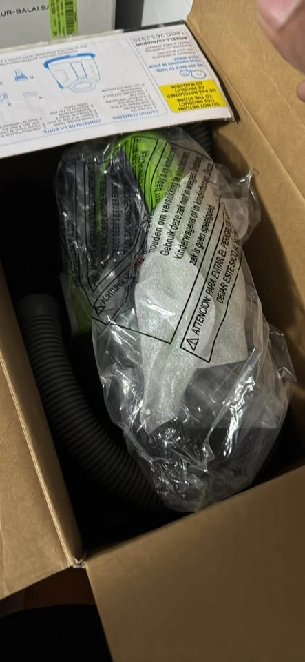 BRAND NEW IN BOX.. Bissell - Little Green ProHeat Pet - photo 2