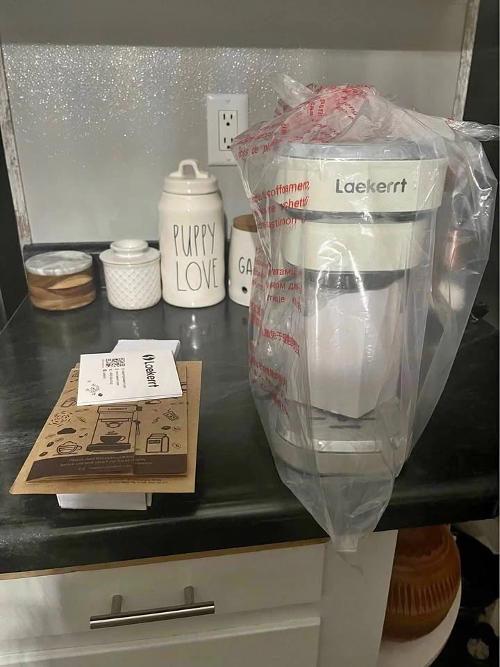 Laekerrt white espresso machine
