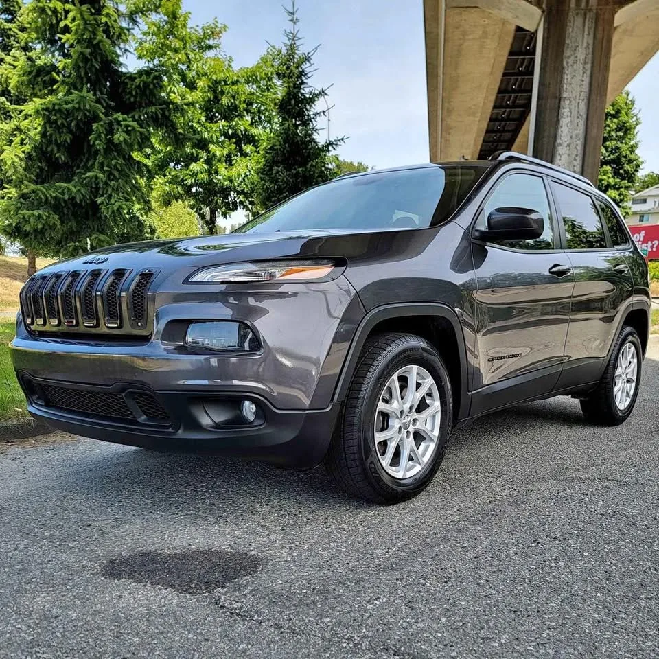 2015 Jeep Cherokee thumbnail