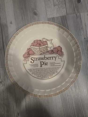 Vintage Royal China Jeannette Country Harvest Strawberry Pie Pla