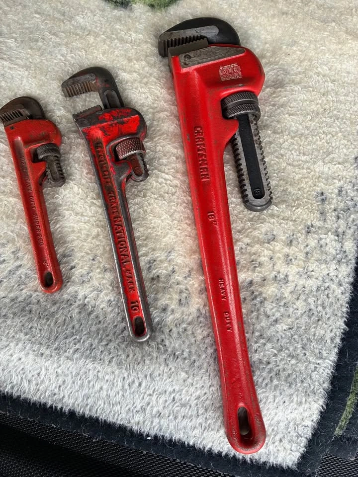 Estate Sale Vintage Heavy Duty Pipe Wrench Set (3 Pieces) - photo 2