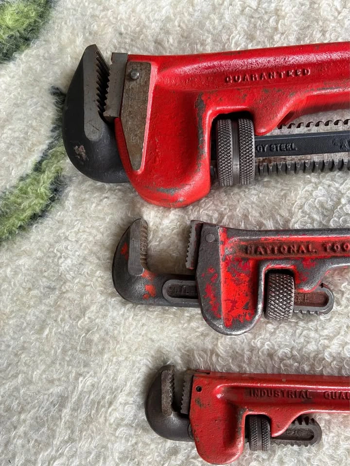 Estate Sale Vintage Heavy Duty Pipe Wrench Set (3 Pieces) - photo 3