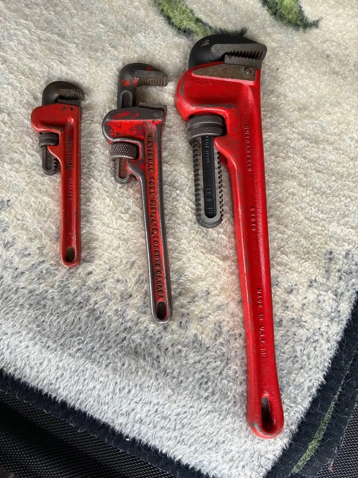 Estate Sale Vintage Heavy Duty Pipe Wrench Set (3 Pieces) - photo 4