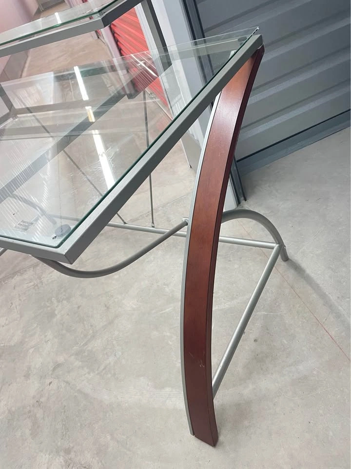 Desk with glass top and shelf - photo 2