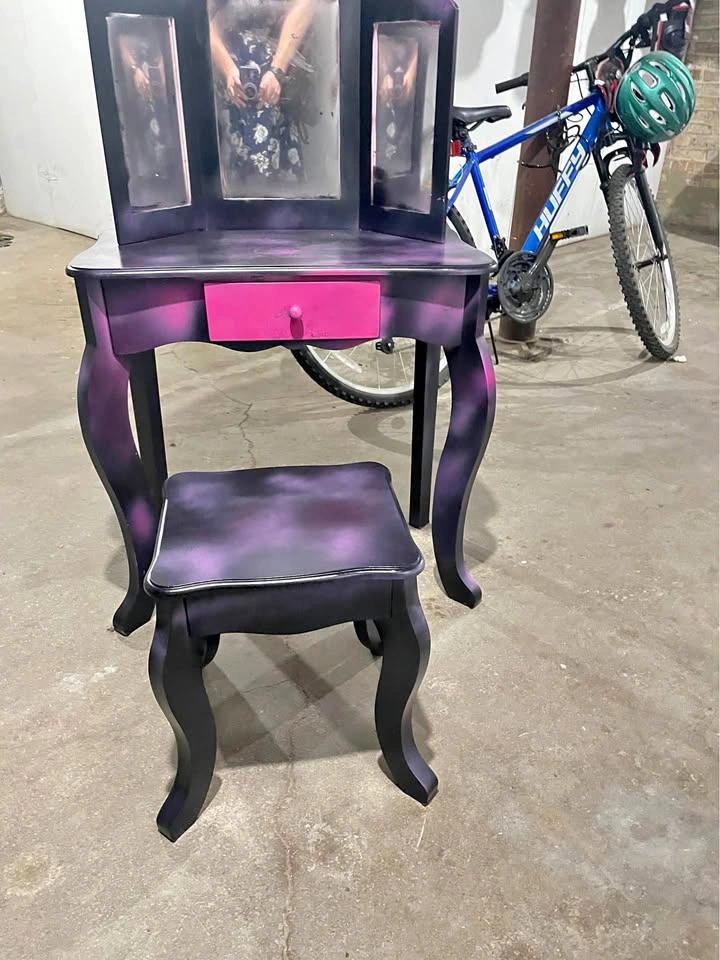 Child size play vanity