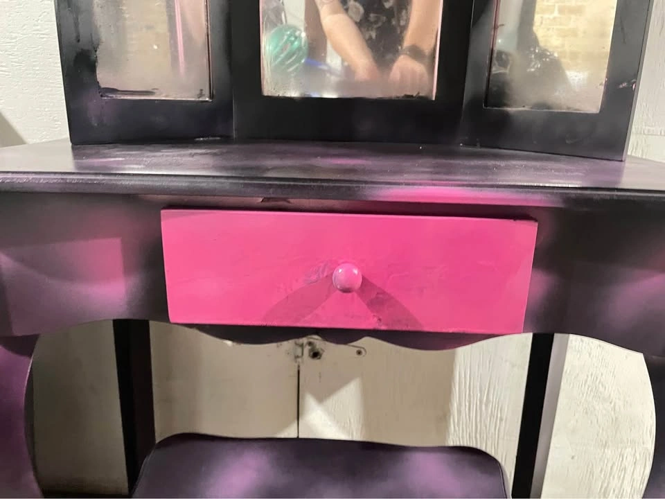 Child size play vanity - photo 5