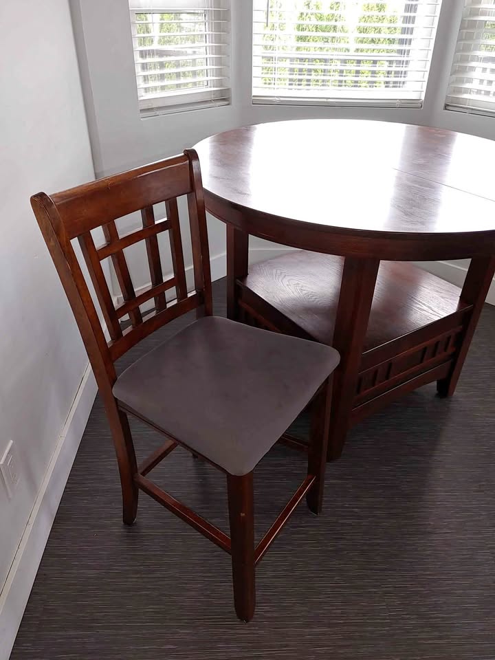Table with 6 Chairs