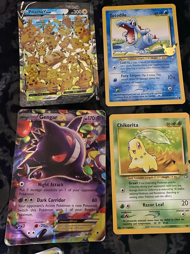 4 Jumbo Pokémon cards Gengar Pikachu Chikorita Totodile