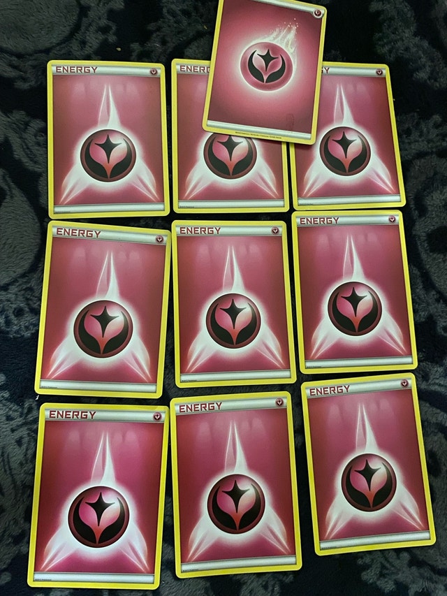Pokémon Cards with mini binder hits and evolution cards - photo 3