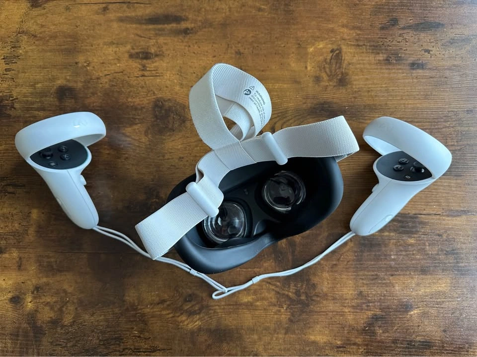 Meta Quest 2 – 128GB VR Headset (Like New) - photo 2