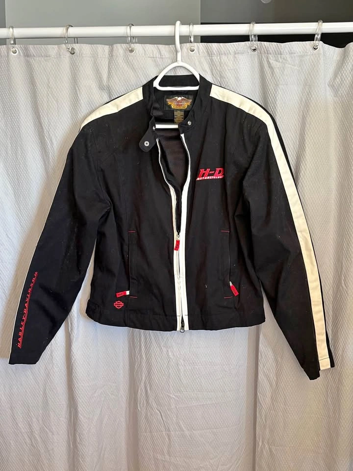 Harley Davidson Jacket size xl ladies